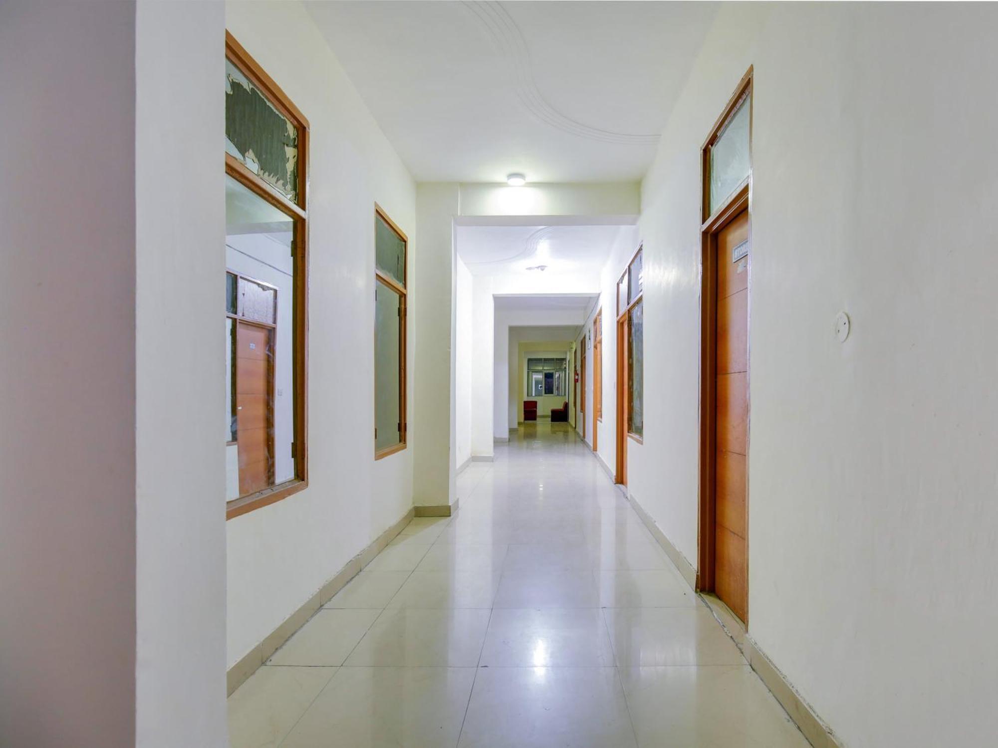 Hotel O Platinum Inn Nayagaon Extérieur photo